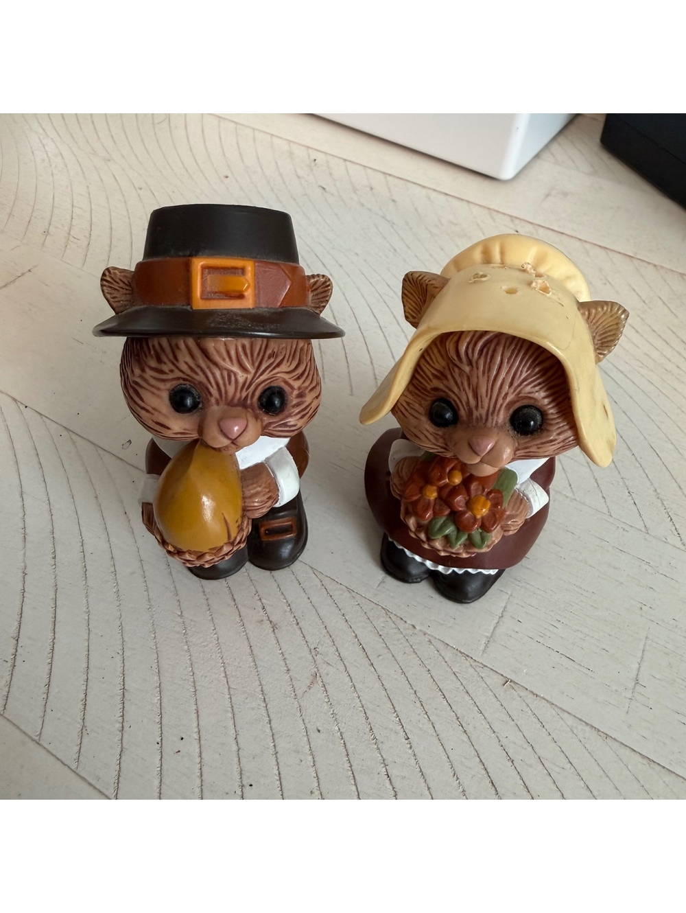 Vintage Hallmark Thanksgiving Pilgrim Chipmunk Squirrel Salt Pepper Shakers